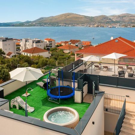 Apartment Alegria In Okrug With Heated Pool, Sea View, Jacuzzi, Wifi Trogir Zewnętrze zdjęcie