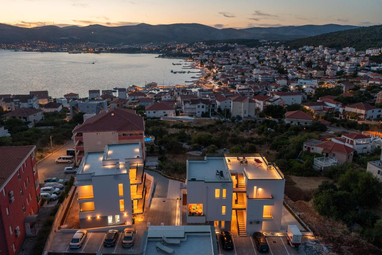 Apartment Alegria In Okrug With Heated Pool, Sea View, Jacuzzi, Wifi Trogir Zewnętrze zdjęcie