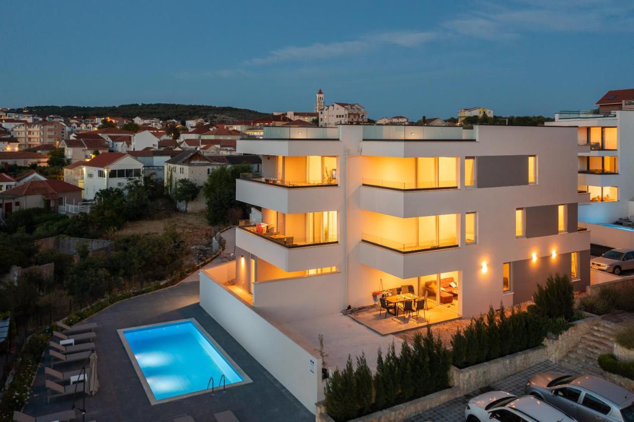Apartment Alegria In Okrug With Heated Pool, Sea View, Jacuzzi, Wifi Trogir Zewnętrze zdjęcie