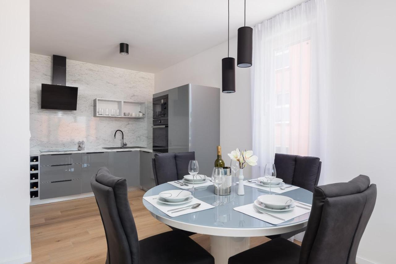 Apartment Alegria In Okrug With Heated Pool, Sea View, Jacuzzi, Wifi Trogir Zewnętrze zdjęcie