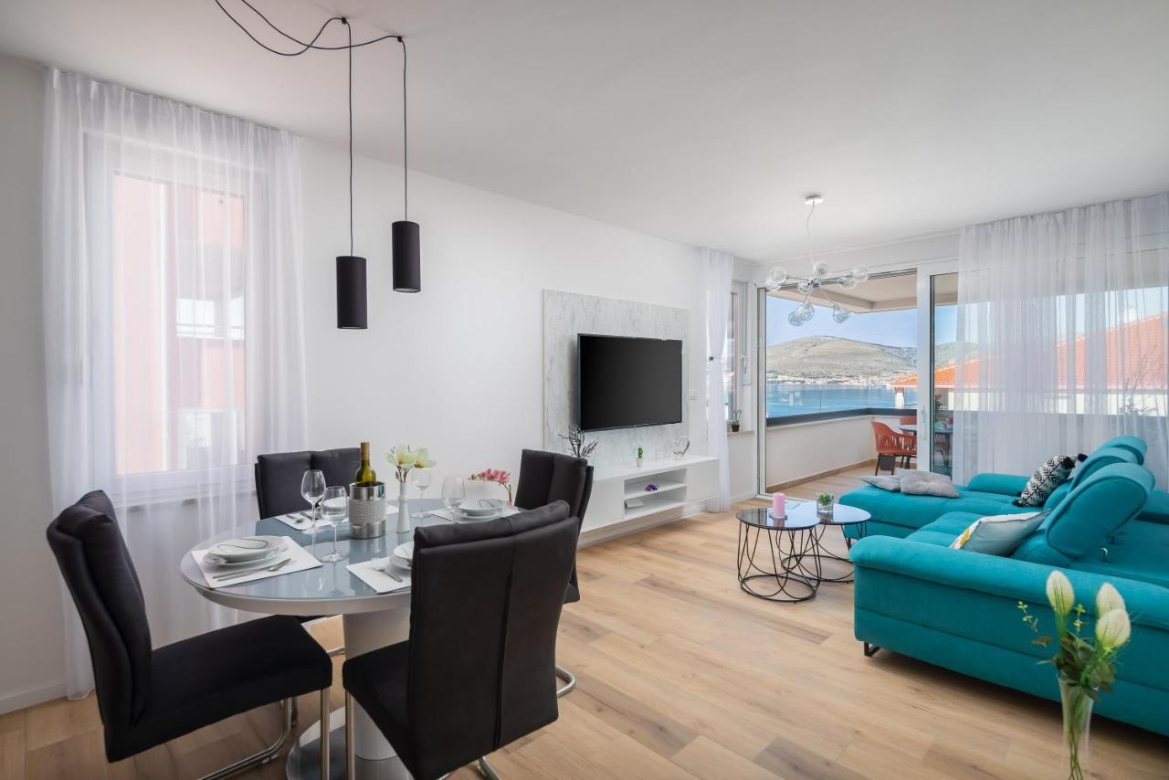 Apartment Alegria In Okrug With Heated Pool, Sea View, Jacuzzi, Wifi Trogir Zewnętrze zdjęcie