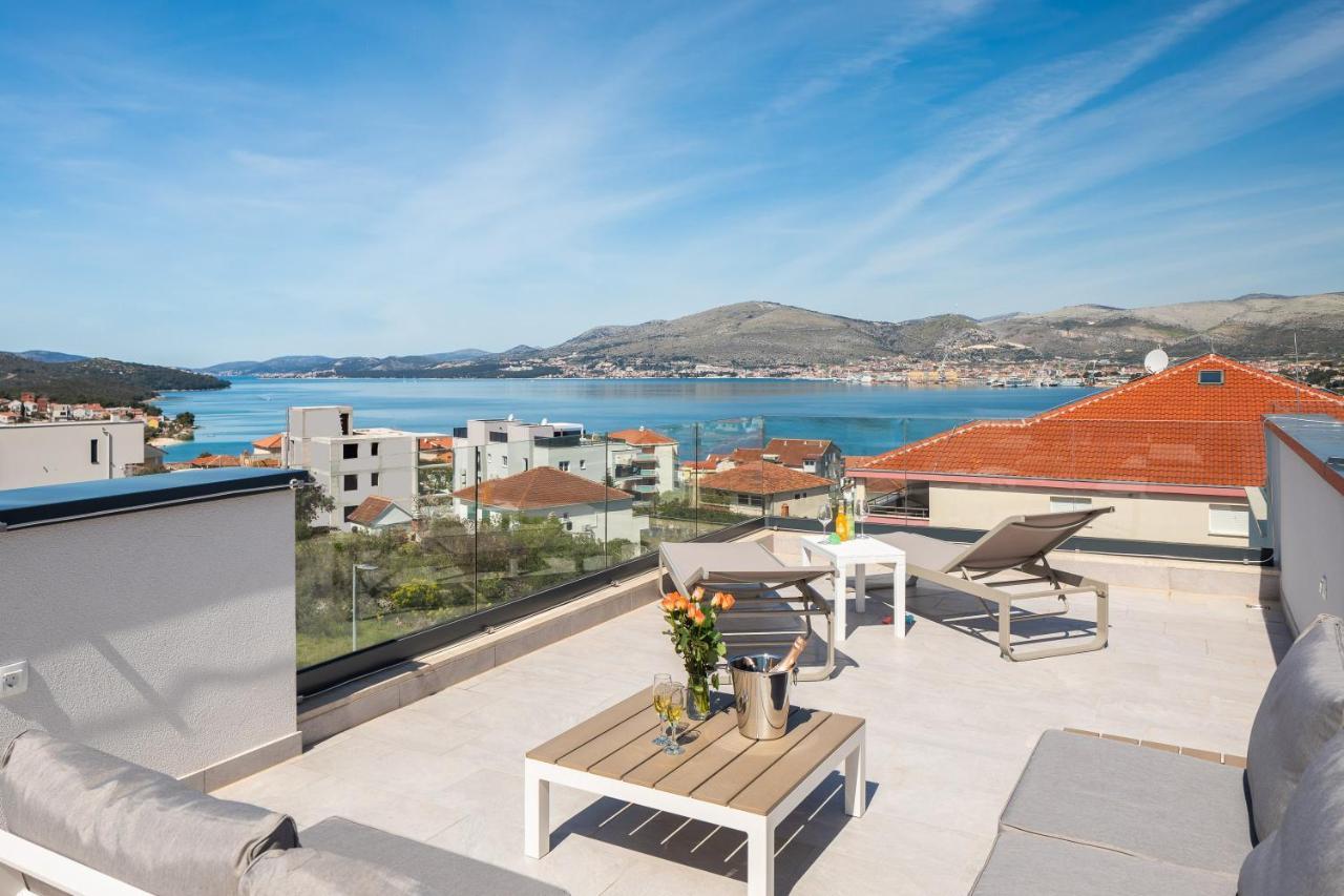 Apartment Alegria In Okrug With Heated Pool, Sea View, Jacuzzi, Wifi Trogir Zewnętrze zdjęcie