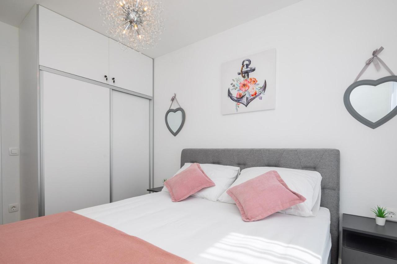 Apartment Alegria In Okrug With Heated Pool, Sea View, Jacuzzi, Wifi Trogir Zewnętrze zdjęcie