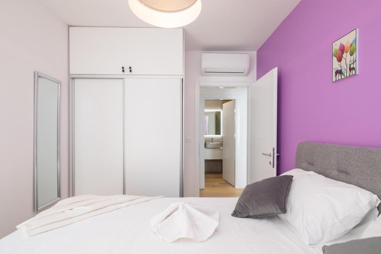 Apartment Alegria In Okrug With Heated Pool, Sea View, Jacuzzi, Wifi Trogir Zewnętrze zdjęcie